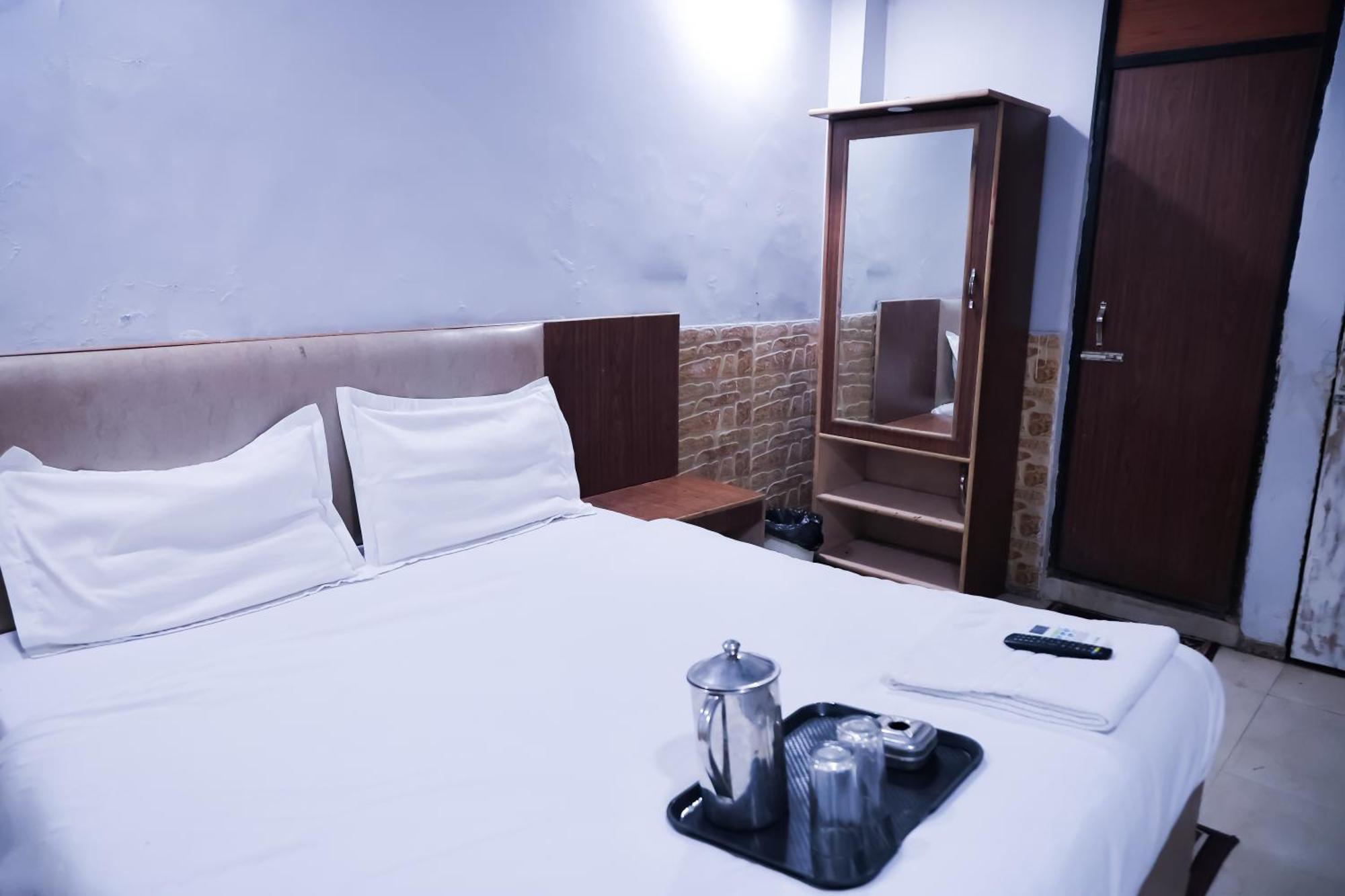 Mannat Stay Hotel - Laxmi Nagar Új-Delhi Kültér fotó