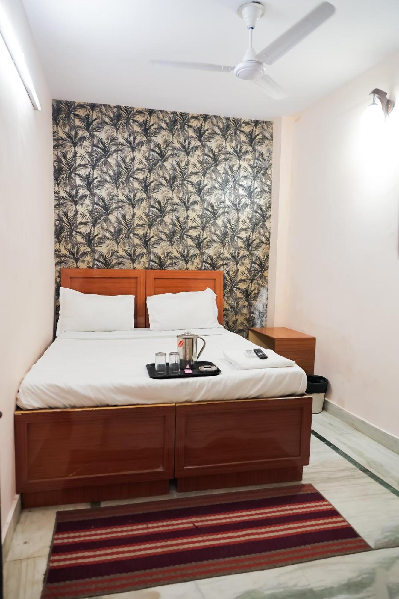 Mannat Stay Hotel - Laxmi Nagar Új-Delhi Kültér fotó