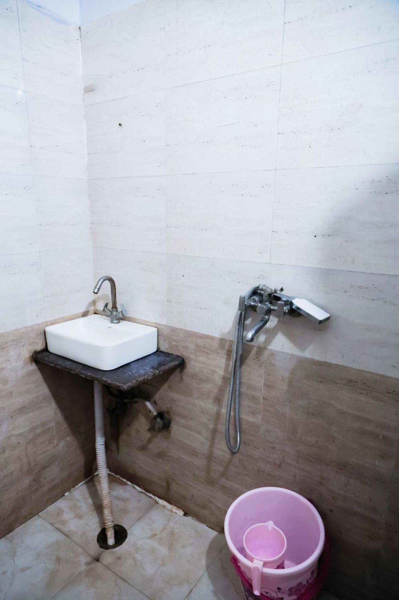 Mannat Stay Hotel - Laxmi Nagar Új-Delhi Kültér fotó