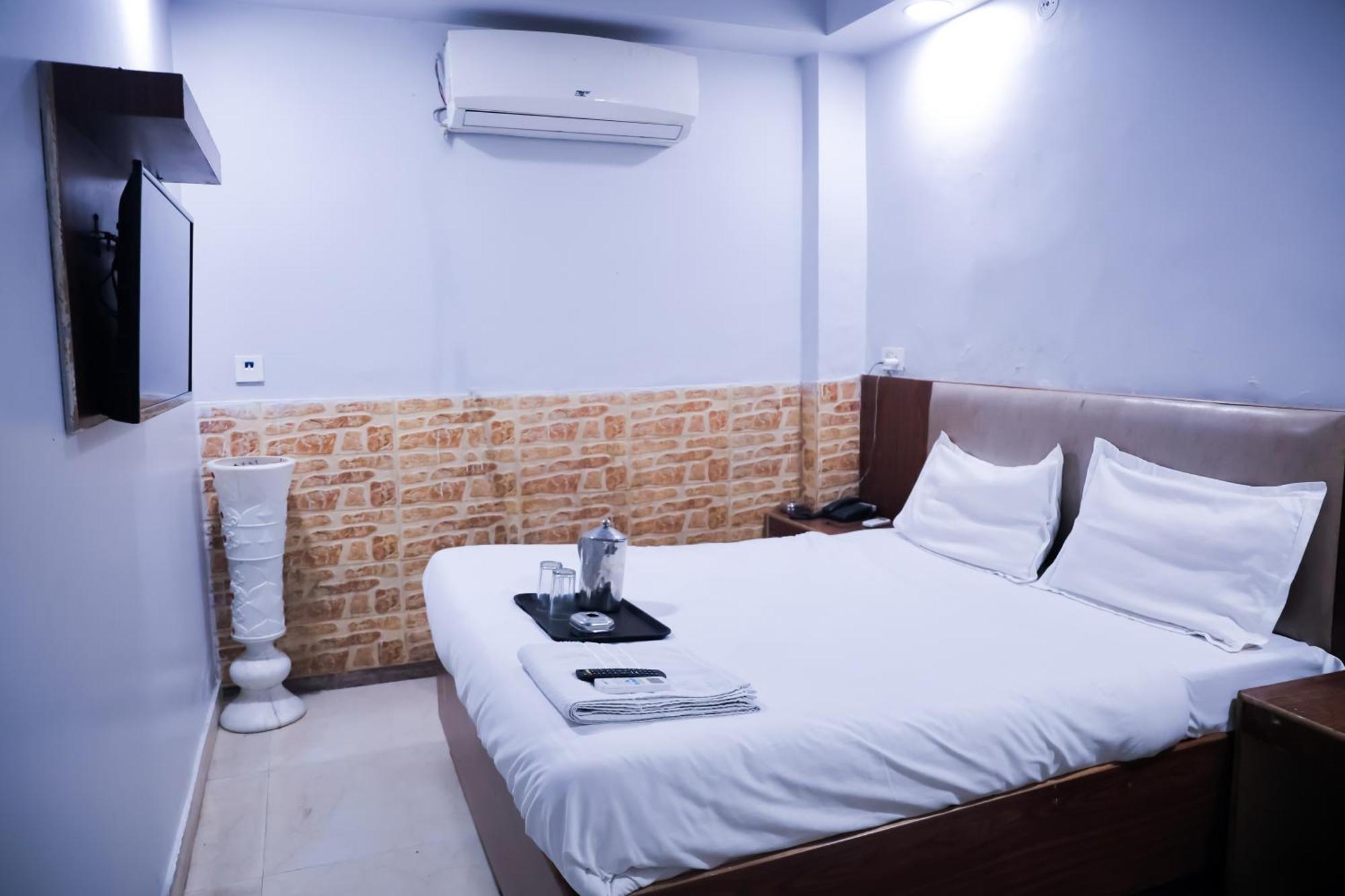 Mannat Stay Hotel - Laxmi Nagar Új-Delhi Kültér fotó