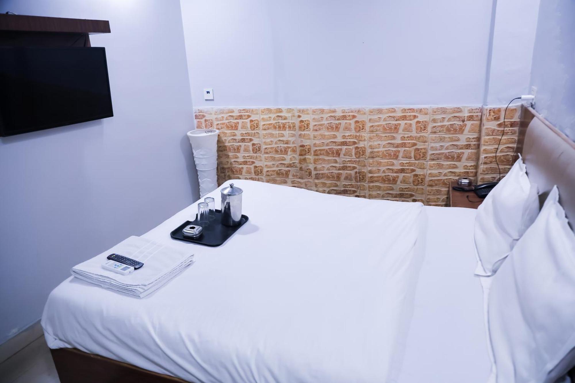 Mannat Stay Hotel - Laxmi Nagar Új-Delhi Kültér fotó