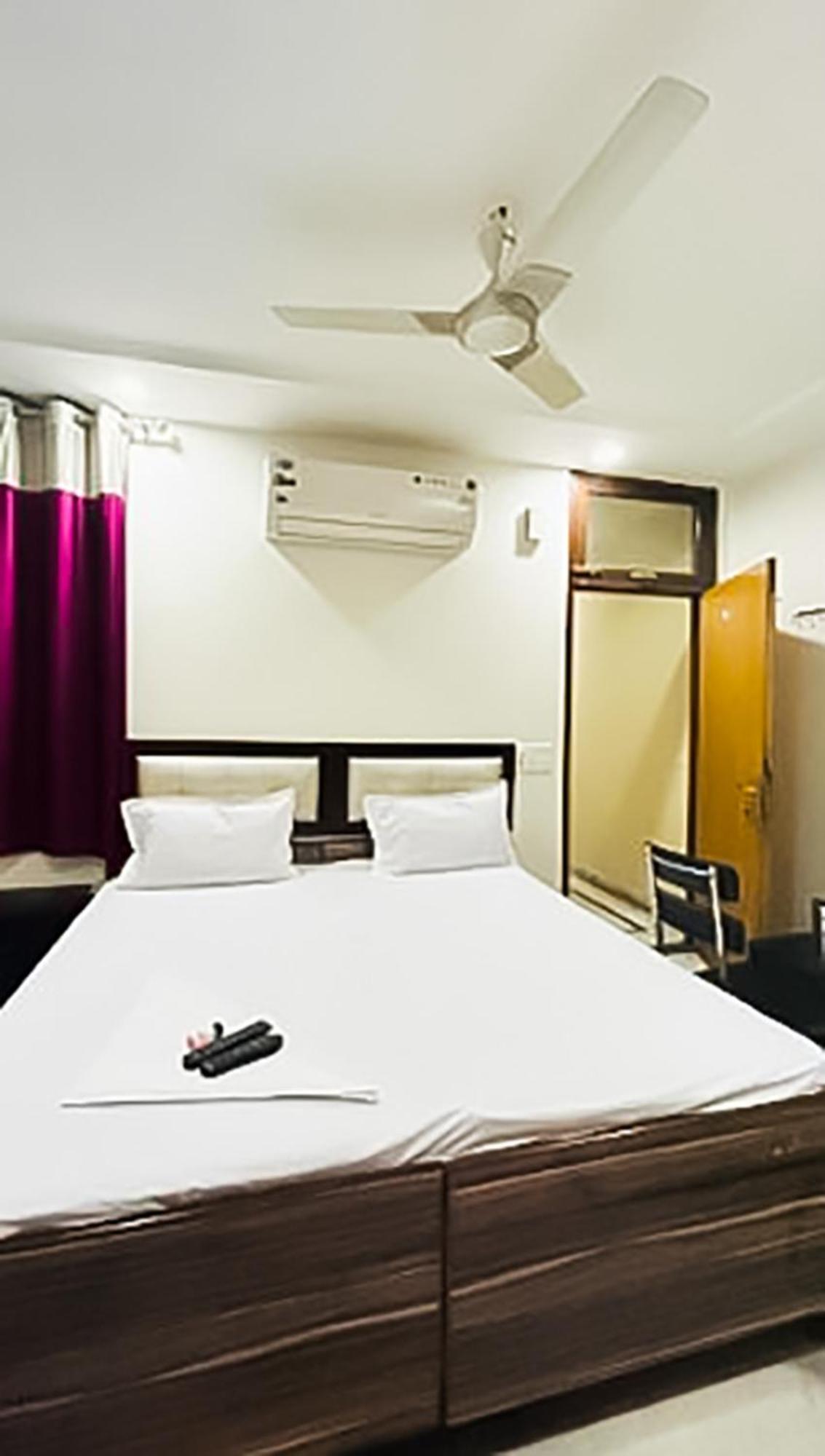 Mannat Stay Hotel - Laxmi Nagar Új-Delhi Kültér fotó