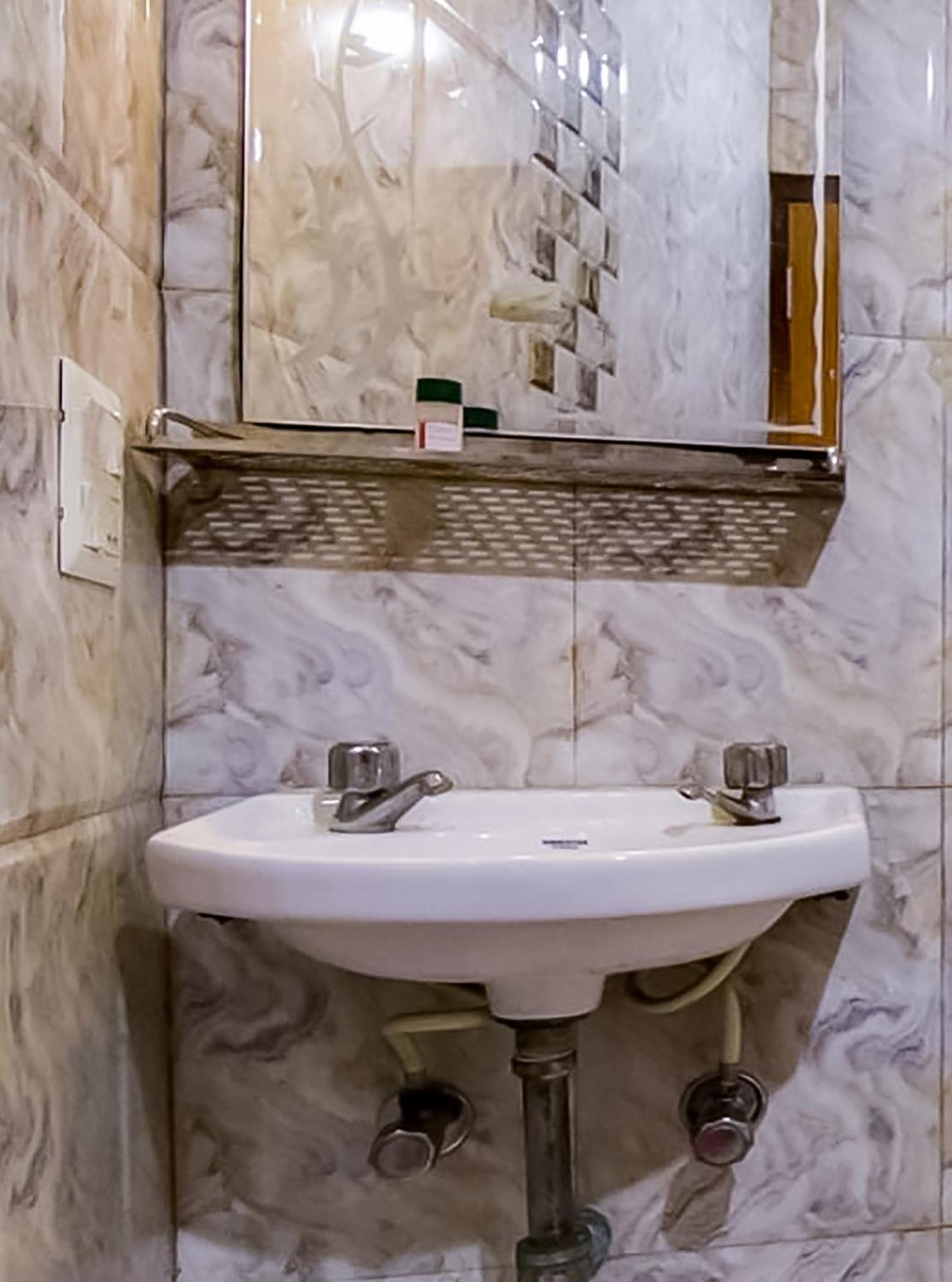 Mannat Stay Hotel - Laxmi Nagar Új-Delhi Kültér fotó